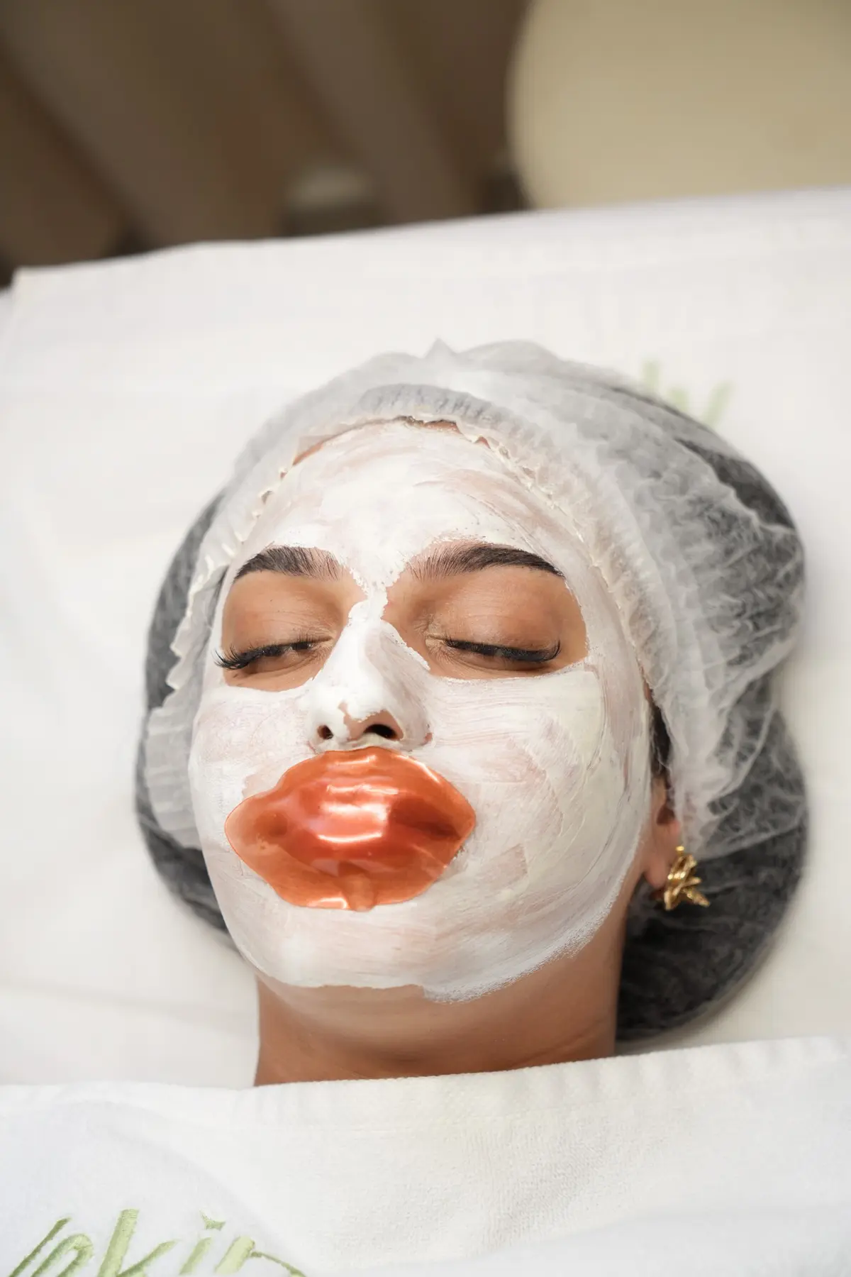 Soin professionnel réalisé chez Skinly Clinic
